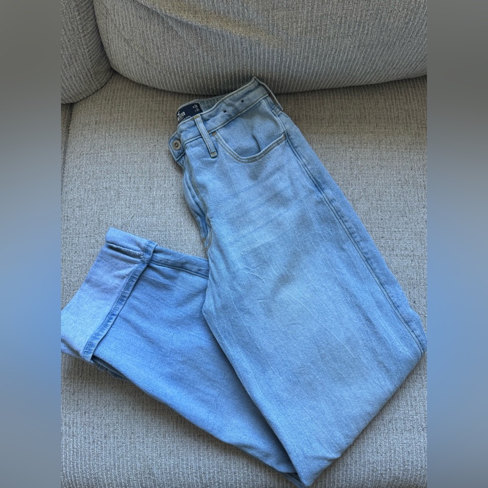 Hollister Ultra high-rise Dad Jean